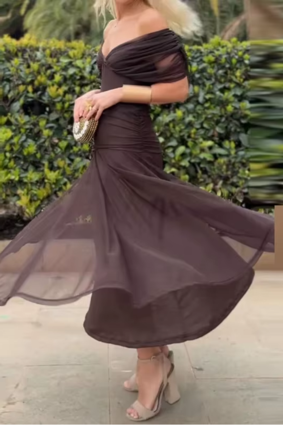 Victoire — Robe maxi de fête élégante à col V